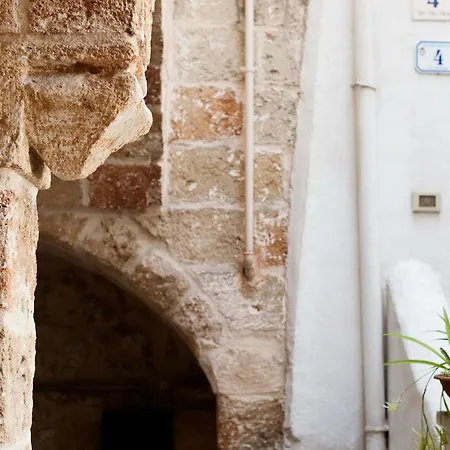 Le Due Sorelle Specchia